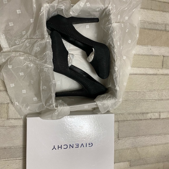 Givenchy women’s pumps - Picture 7 of 8